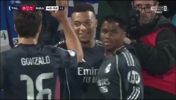 轻松造两球！姆巴佩底线强突制造对手乌龙，皇马2-0领先！